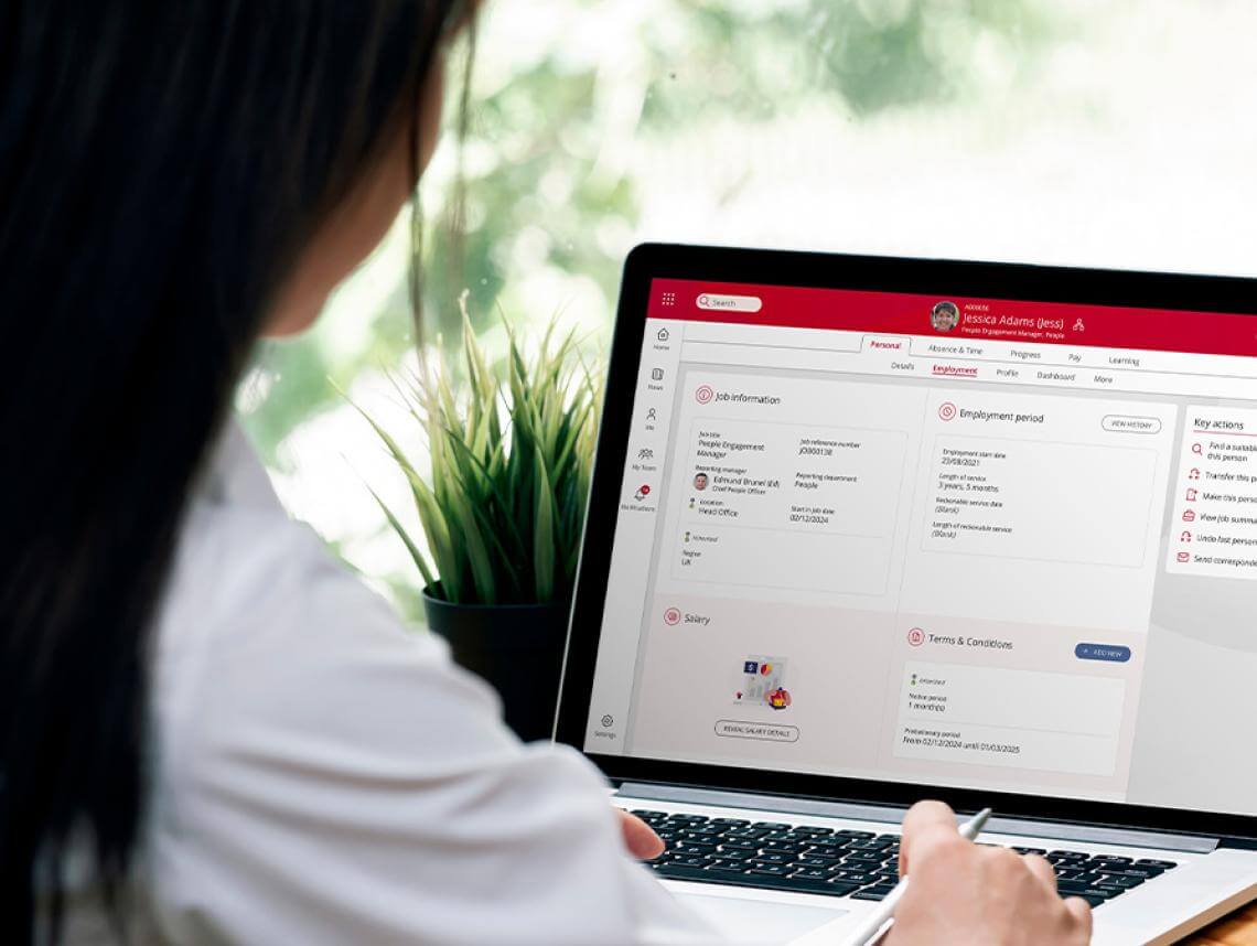 woman on laptop with itrent