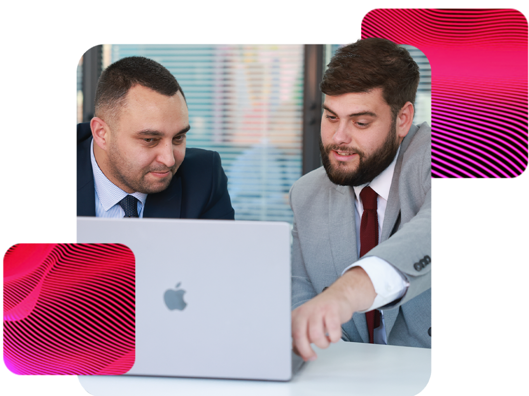 A member of MHR's support team teaching an employee how to maximise their ROI from People First